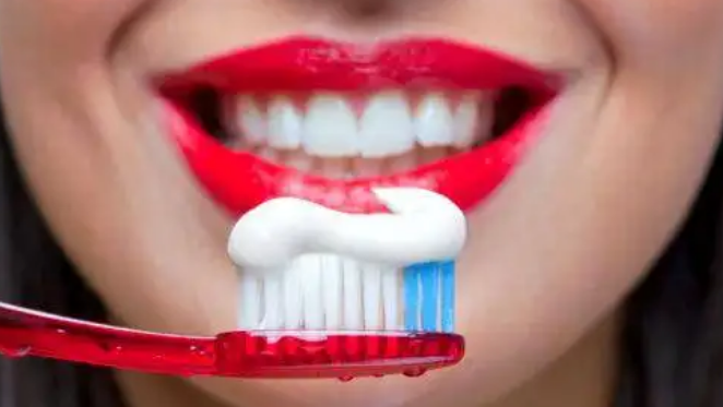 合适的牙膏是口腔健康的一半，怎么选牙膏才对？
